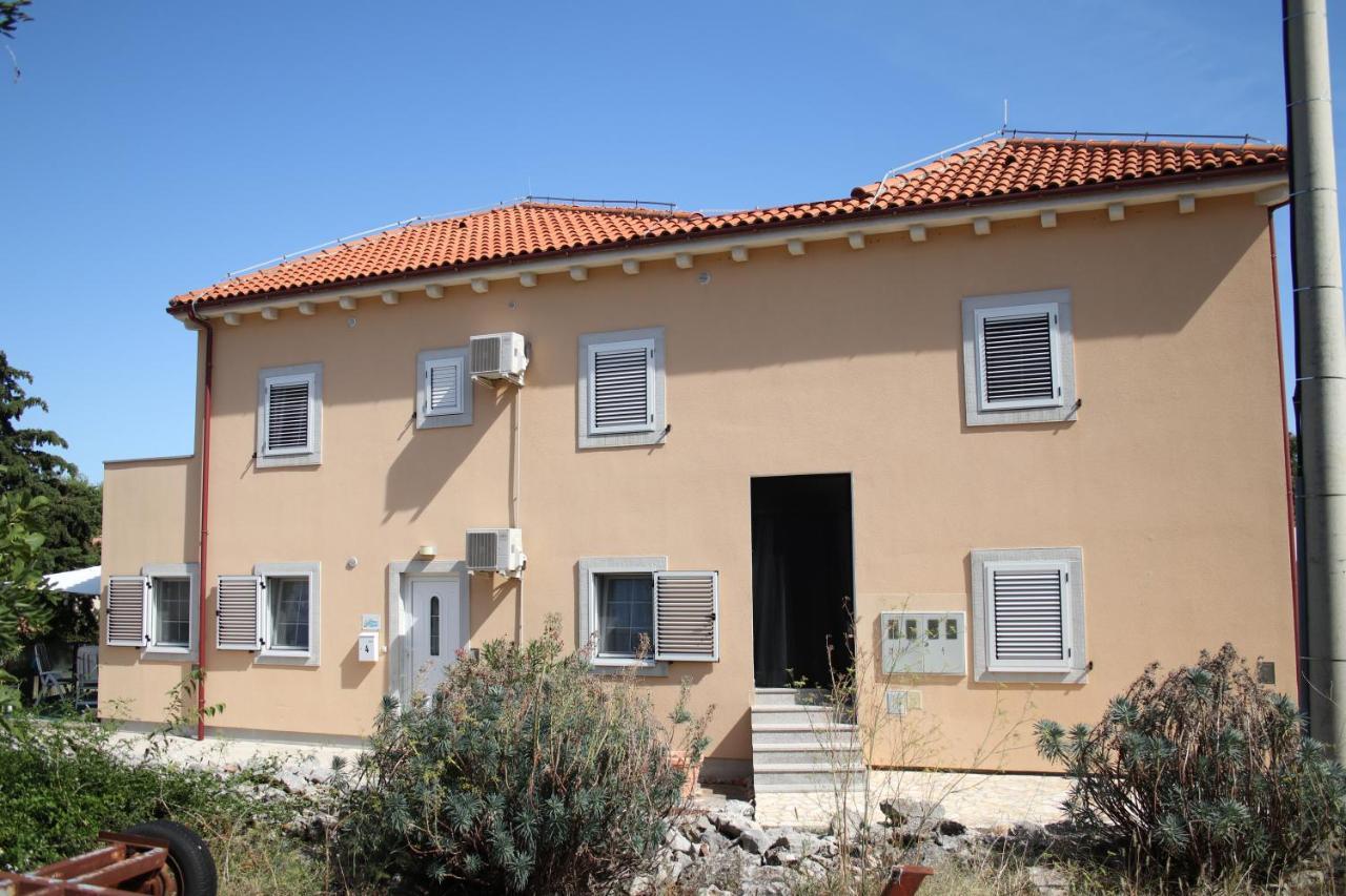 Apartments Pegla Nerezine Exterior photo