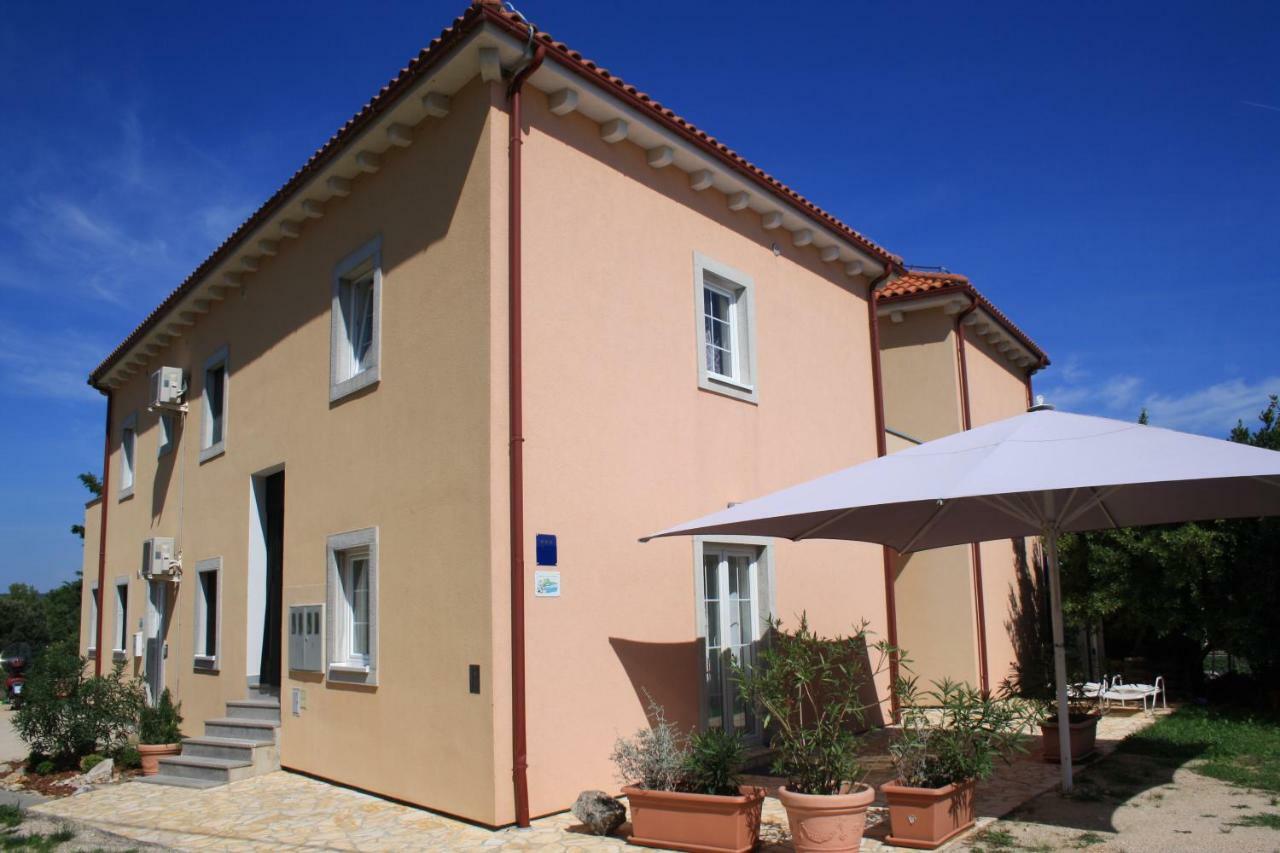 Apartments Pegla Nerezine Exterior photo