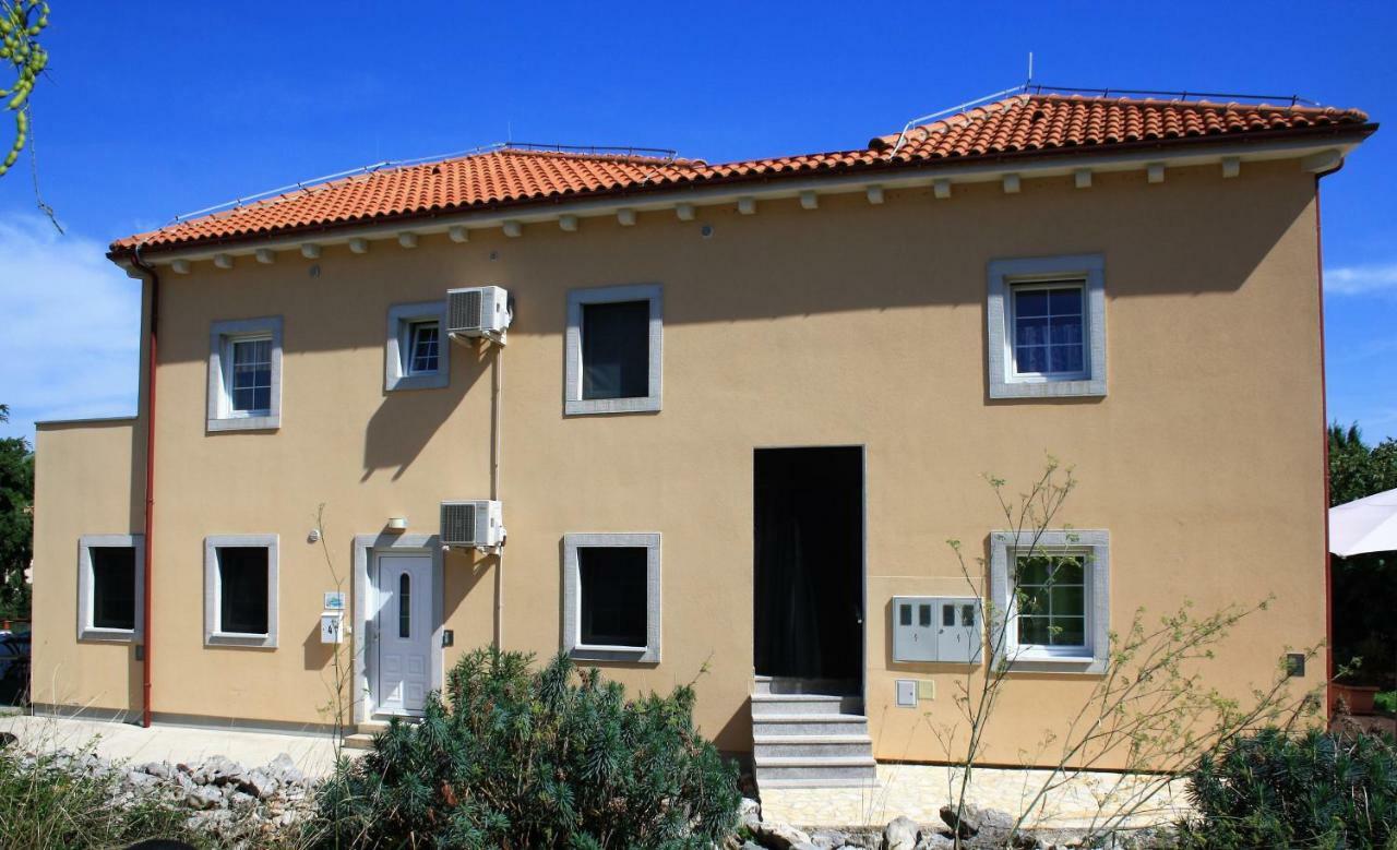 Apartments Pegla Nerezine Exterior photo